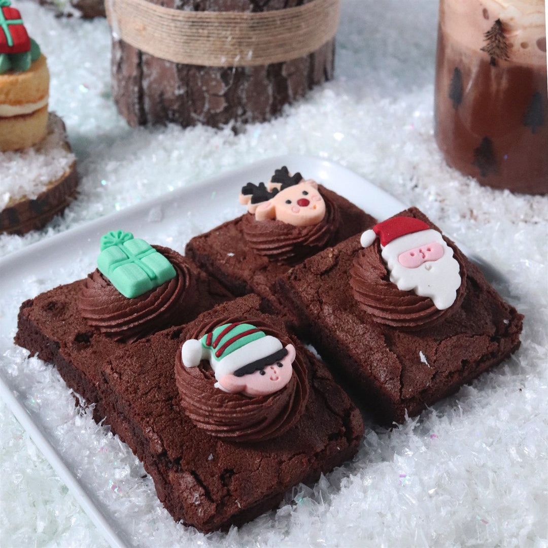 PME Edible Sugar Decorations - Santa's Coming to Town 12pk